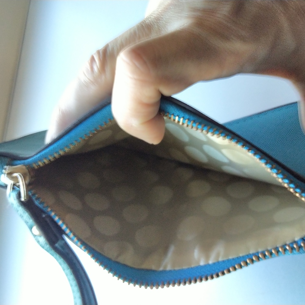 Kate Spade zip up clutch style wallet purse. - Picture 7 of 7